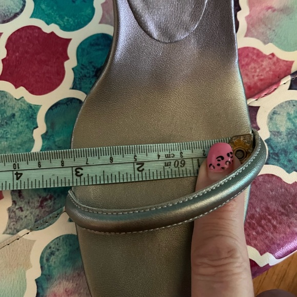 Donald J Pliner Silver Strappy-Twisted-Sling-Backs. Size 6M - Picture 10 of 10